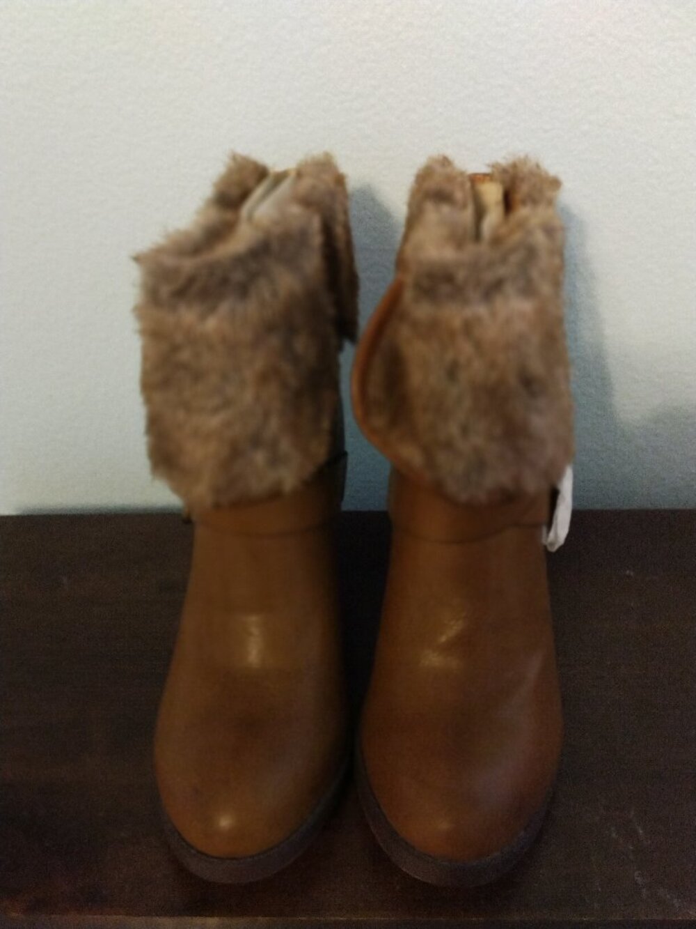 New MCKINLEY Boots Women's Size 9 Tan with Faux Fur Trim